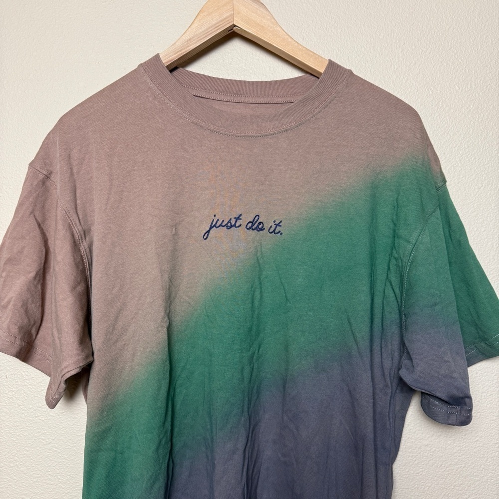 Nike Ombré Max 90 Embroidered T Shirt- Size small - Picture 5 of 9